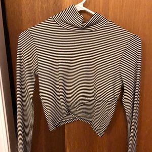 Cute crop shirt never worn